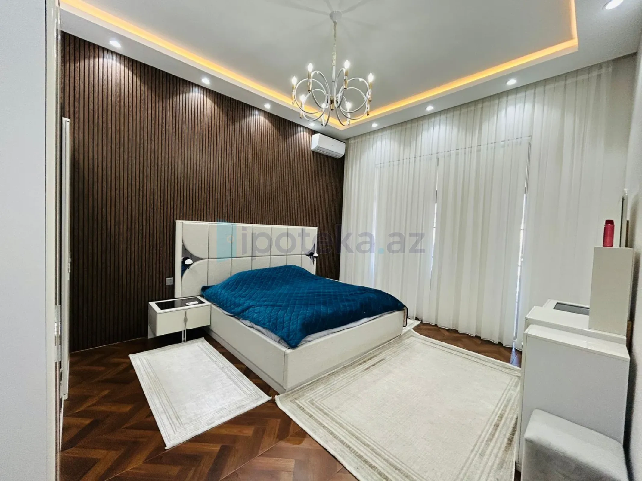 Satılır 5 otaqlı mənzil 3000 m²