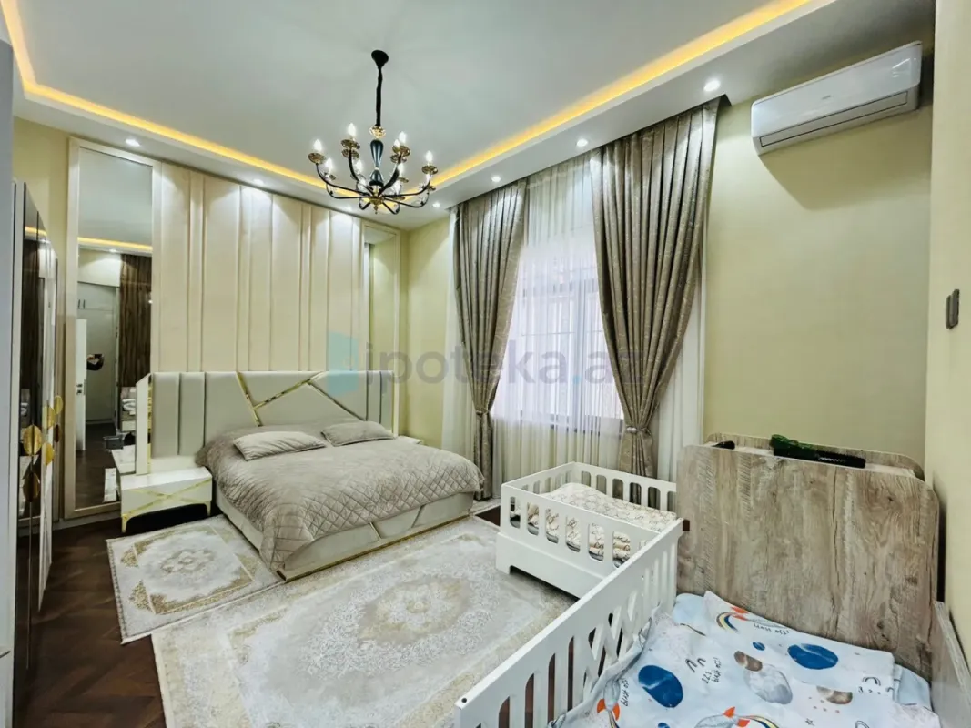 Satılır 5 otaqlı mənzil 3000 m²