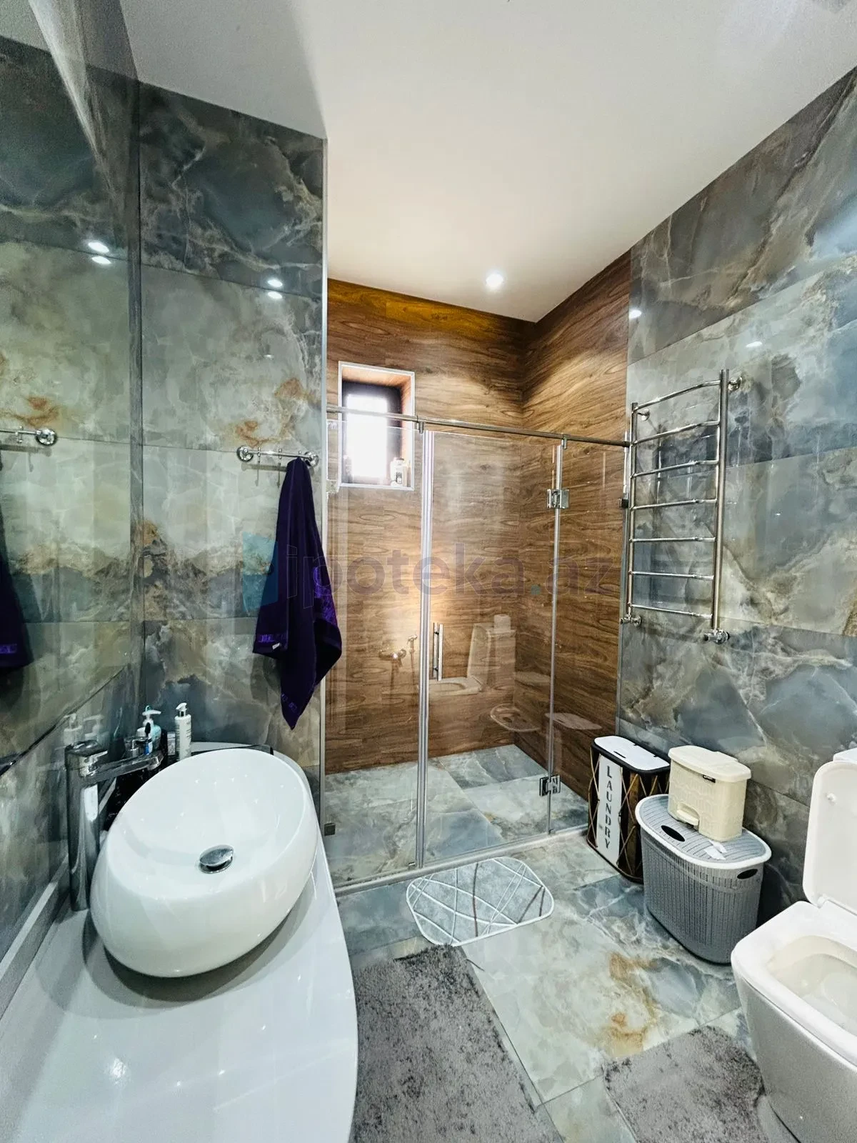 Satılır 5 otaqlı mənzil 3000 m²