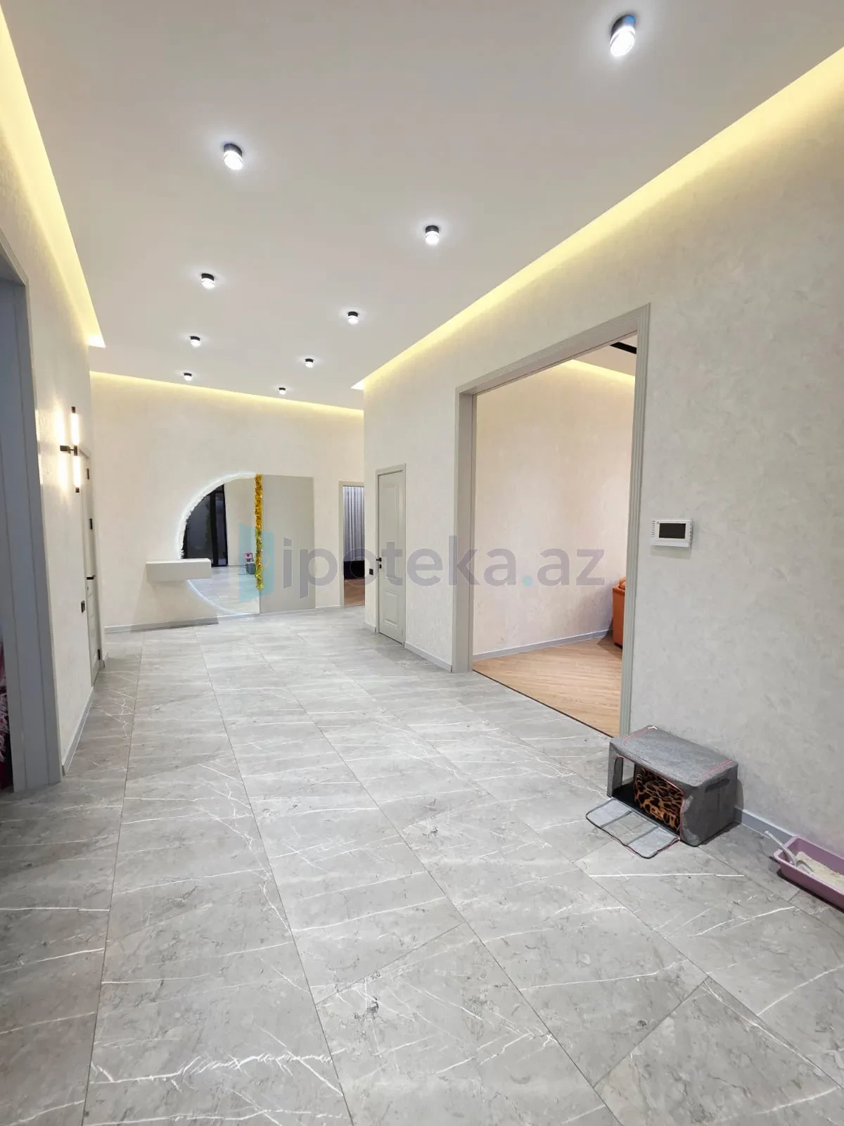Satılır 5 otaqlı mənzil 230 m²