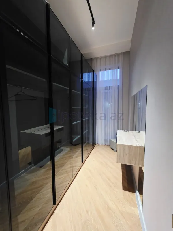 Satılır 5 otaqlı mənzil 230 m²