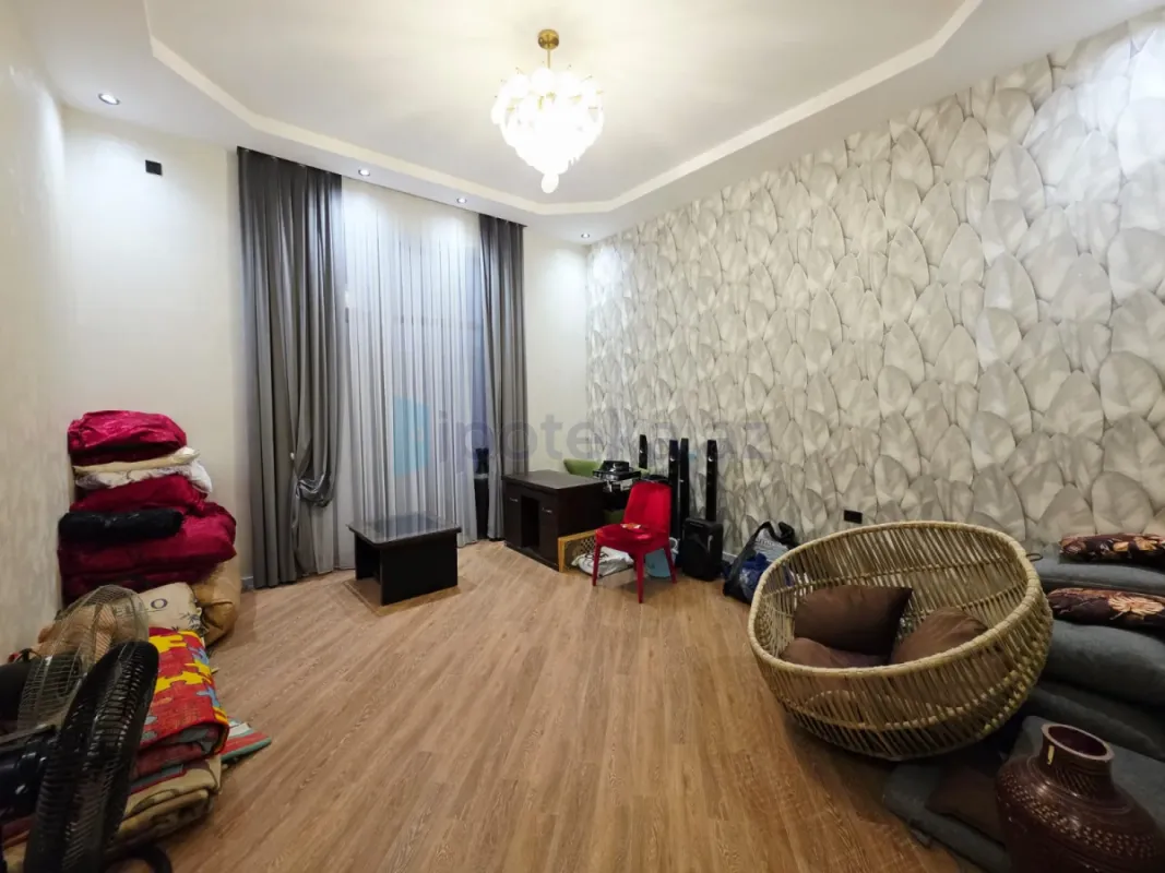 Satılır 5 otaqlı mənzil 230 m²