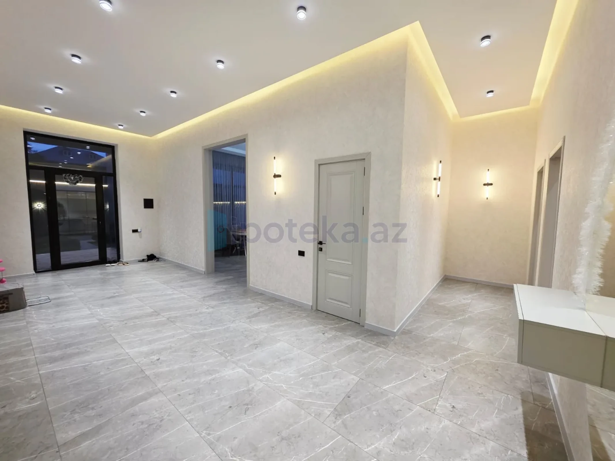 Satılır 5 otaqlı mənzil 230 m²