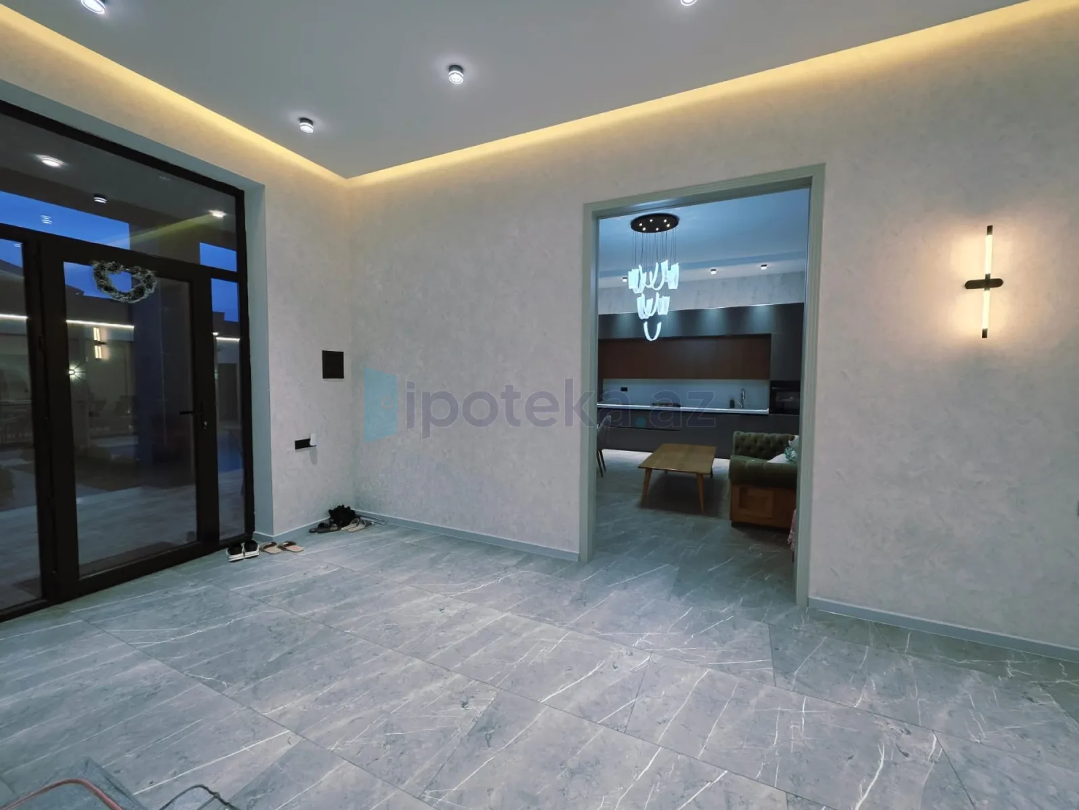 Satılır 5 otaqlı mənzil 230 m²