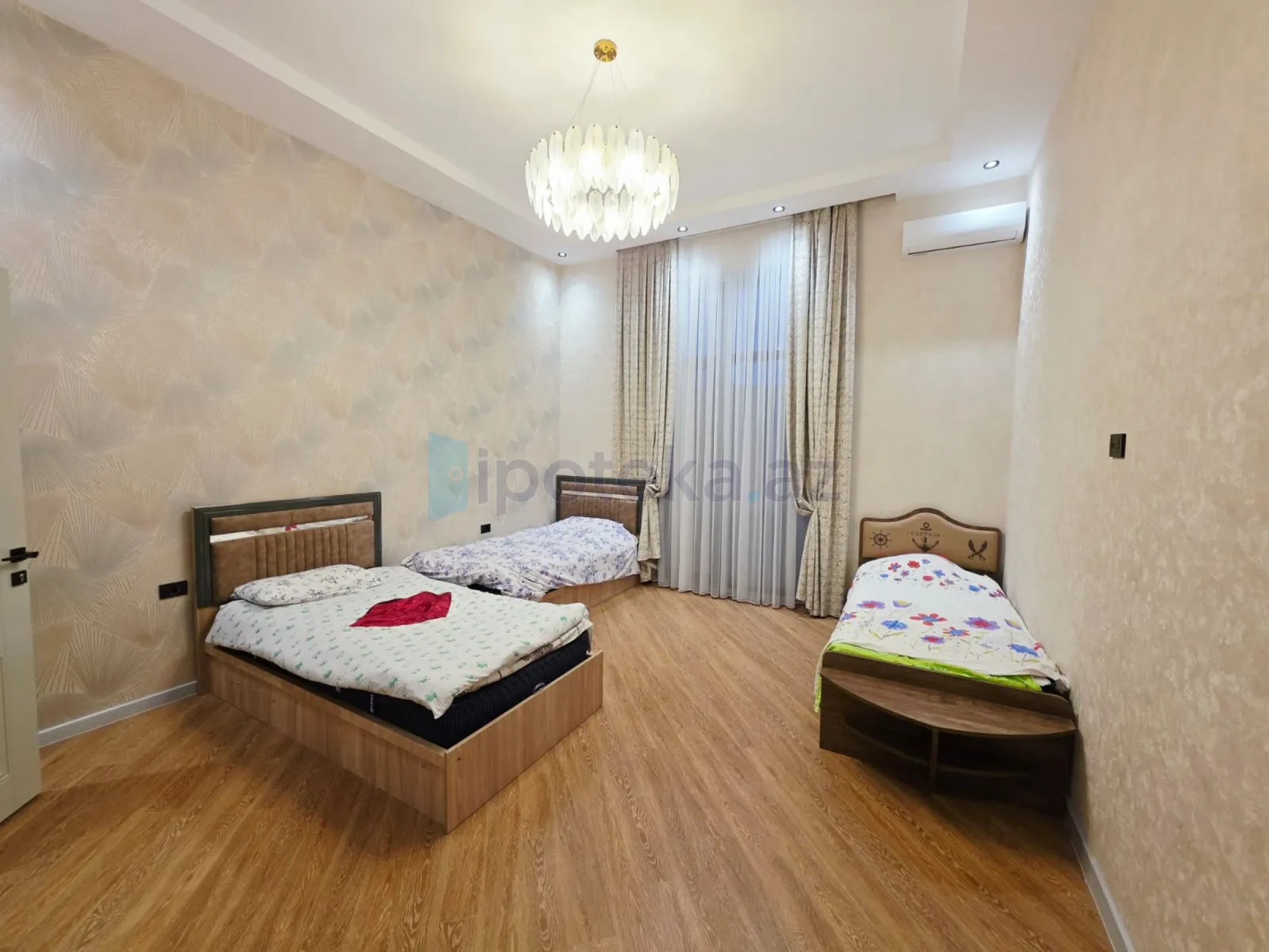 Satılır 5 otaqlı mənzil 230 m²