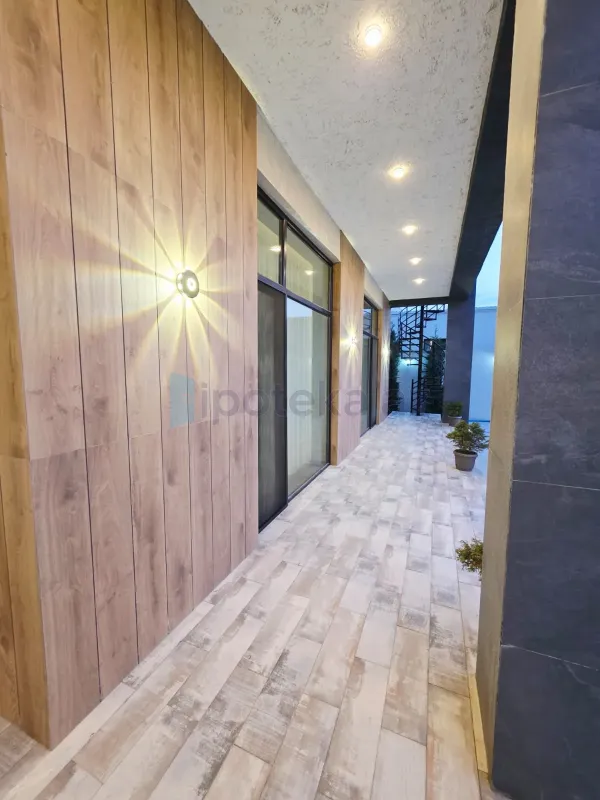 Satılır 5 otaqlı mənzil 230 m²