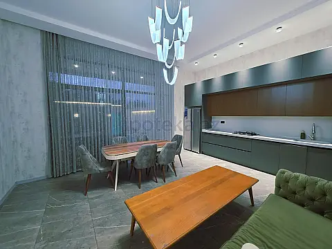 Satılır 5 otaqlı mənzil 230 m²