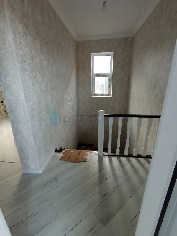 Satılır 5 otaqlı həyət evi 180 m²