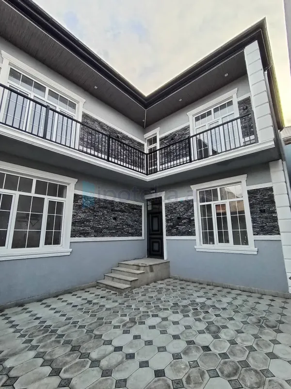 Satılır 5 otaqlı həyət evi 180 m²