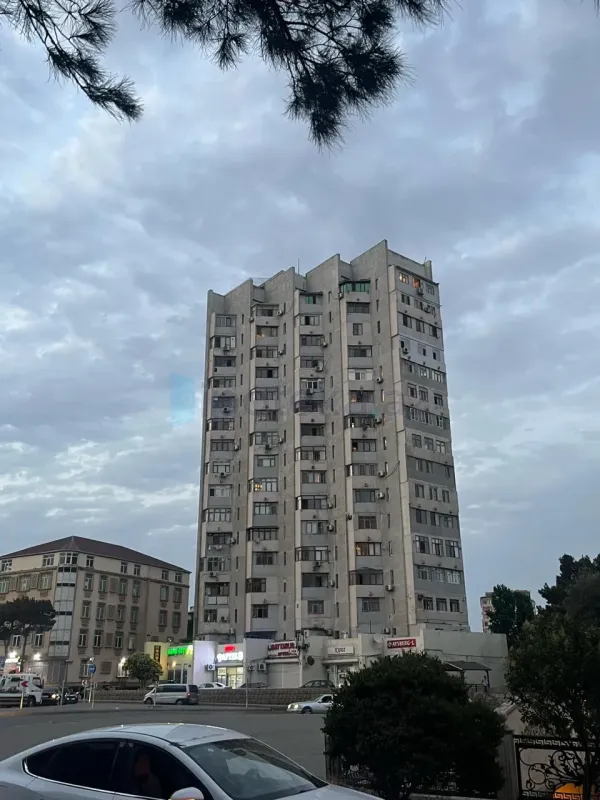Satılır 3 otaqlı köhnə tikili 85 m²