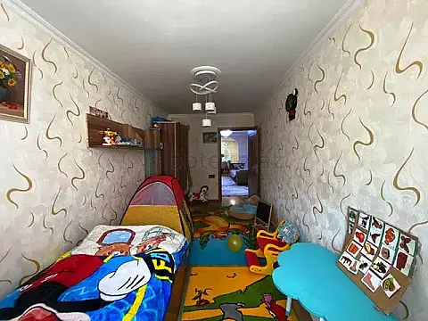 Satılır 3 otaqlı köhnə tikili 90 m²