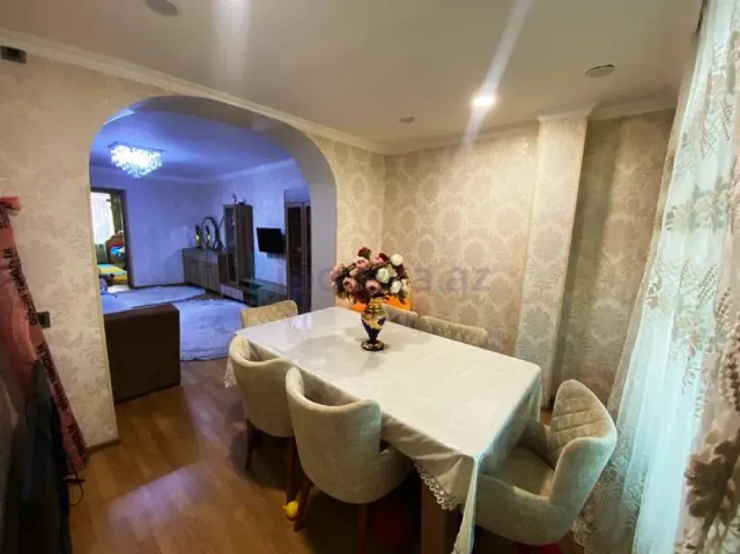 Satılır 3 otaqlı köhnə tikili 90 m²