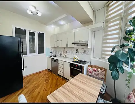 Satılır 3 otaqlı yeni tikili 100 m²