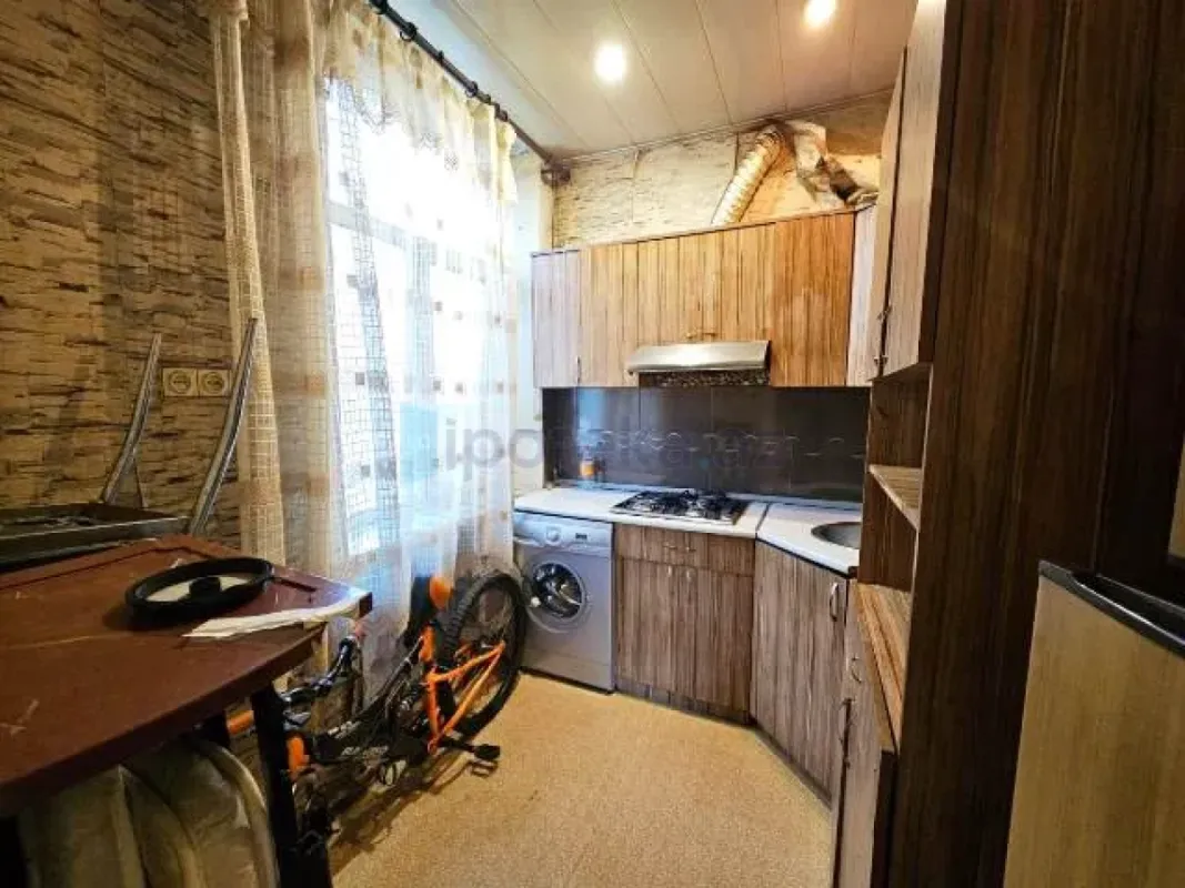 Satılır 1 otaqlı köhnə tikili 30 m²