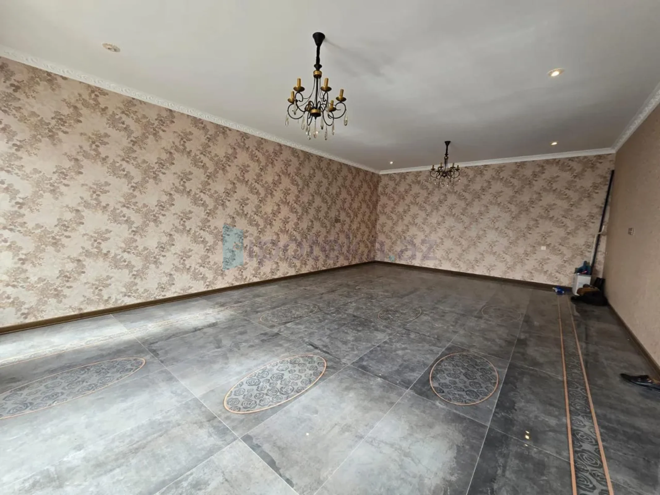 Satılır 4 otaqlı mənzil 185 m²