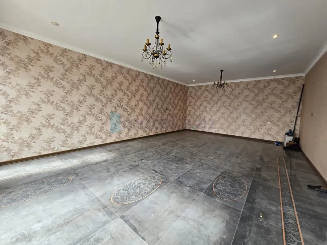 Satılır 4 otaqlı mənzil 185 m²