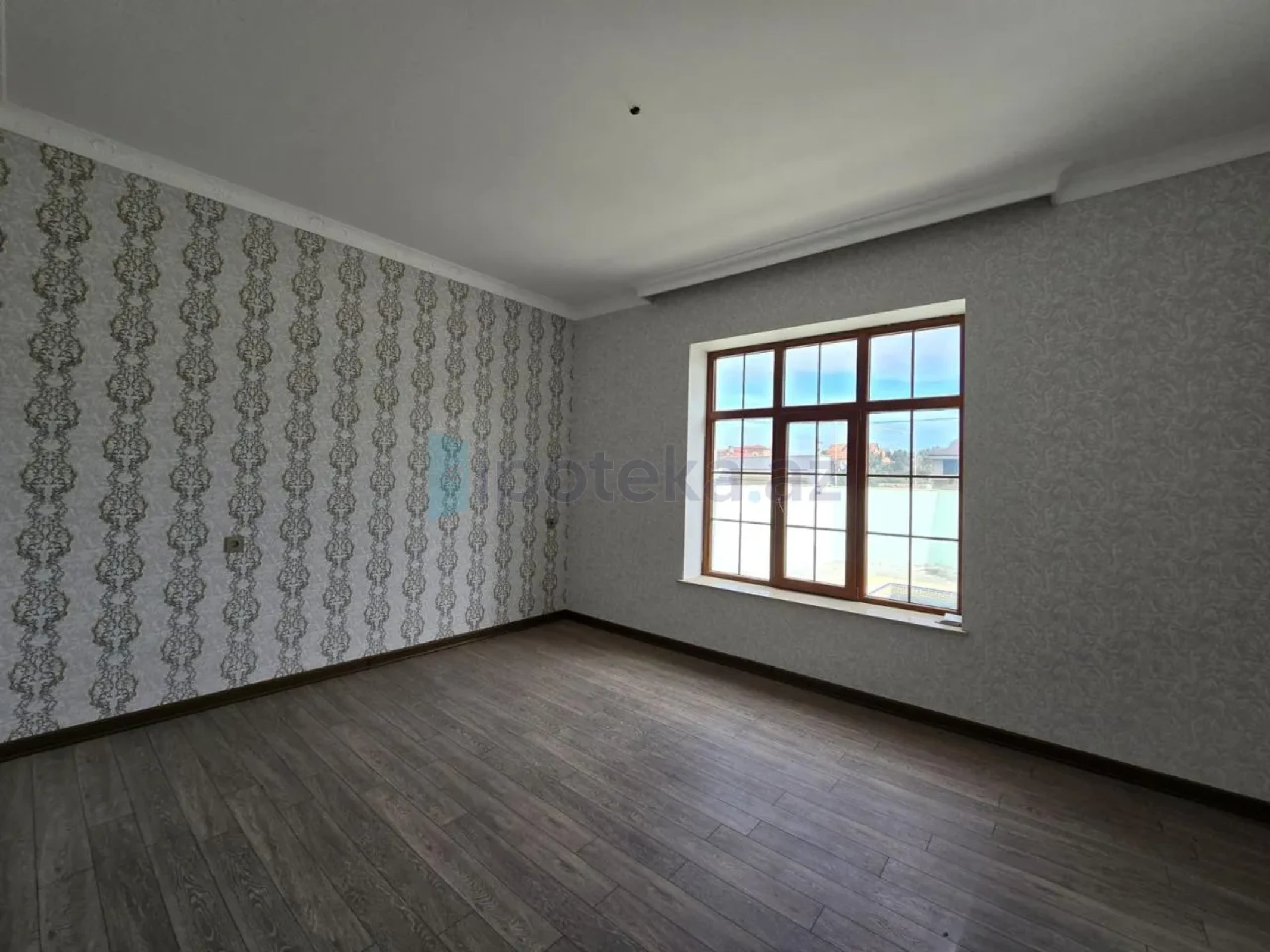 Satılır 4 otaqlı mənzil 185 m²