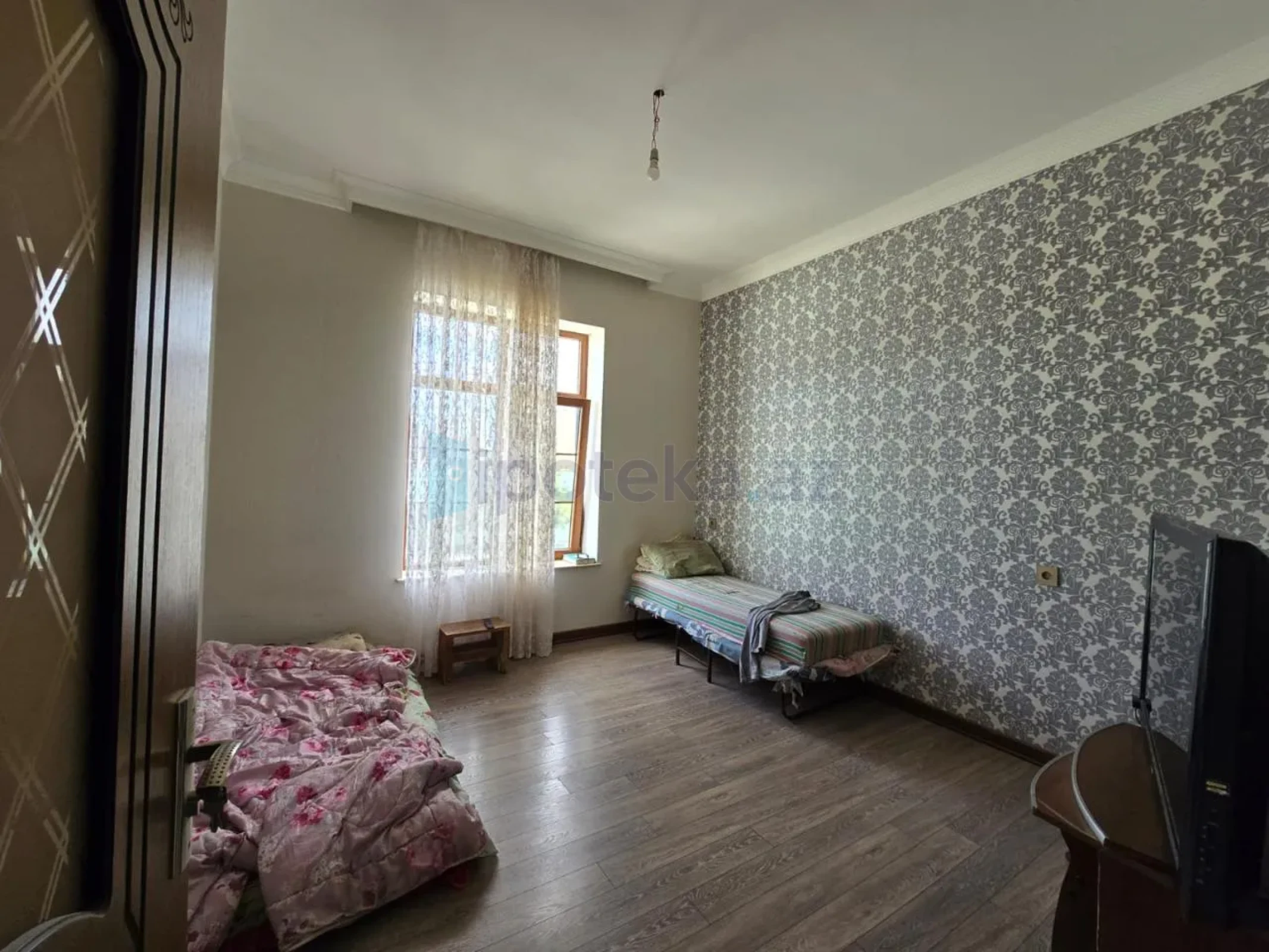 Satılır 4 otaqlı mənzil 185 m²