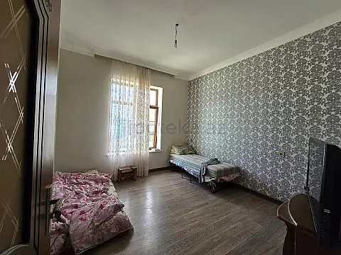 Satılır 4 otaqlı mənzil 185 m²