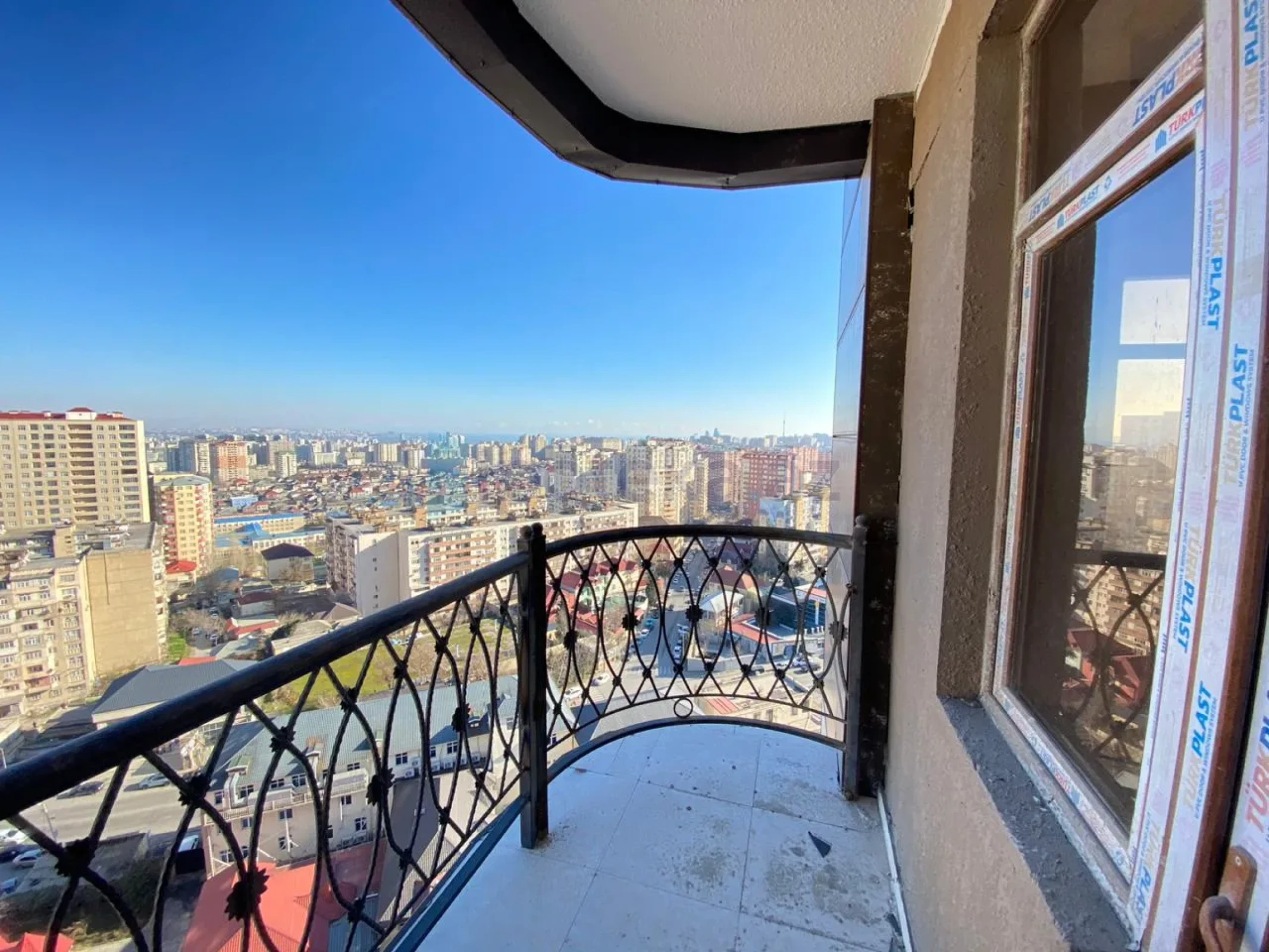 Satılır 3 otaqlı yeni tikili 130.5 m²