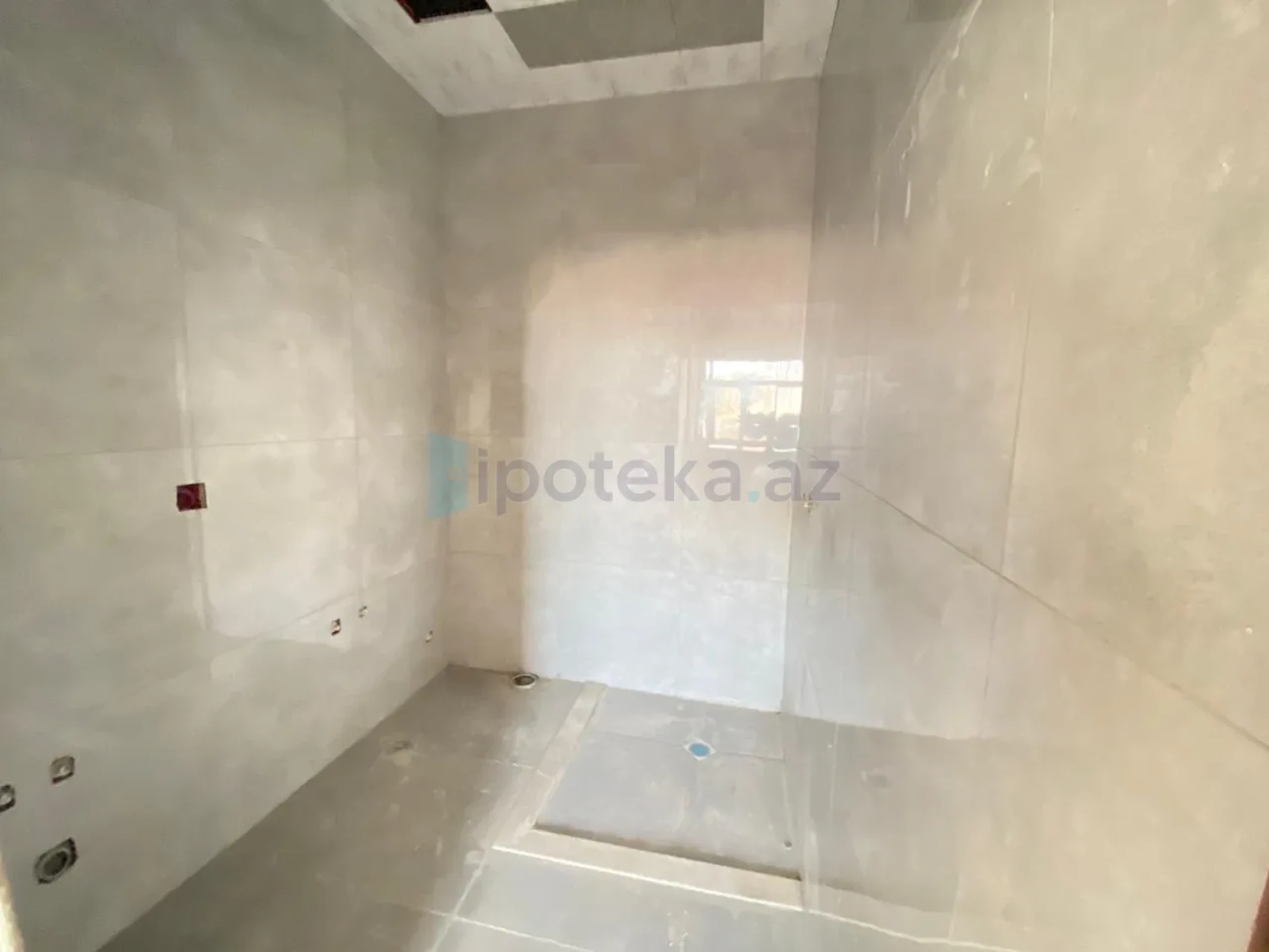 Satılır 3 otaqlı yeni tikili 130.5 m²