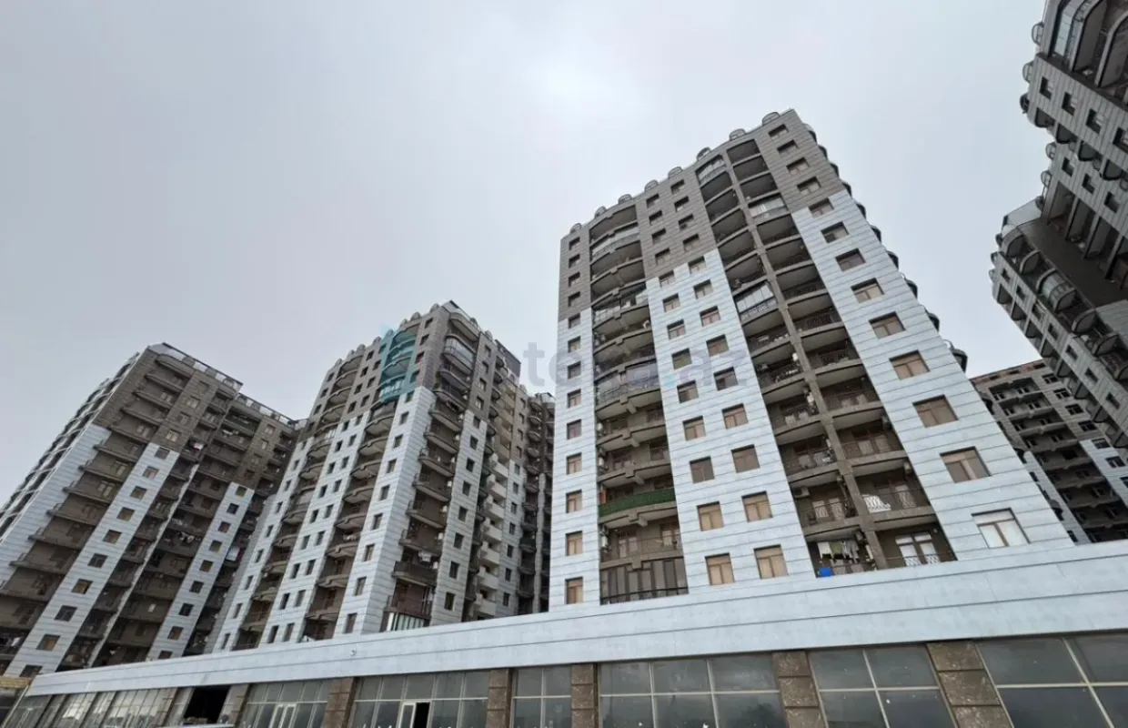 Satılır 3 otaqlı yeni tikili 130.5 m²