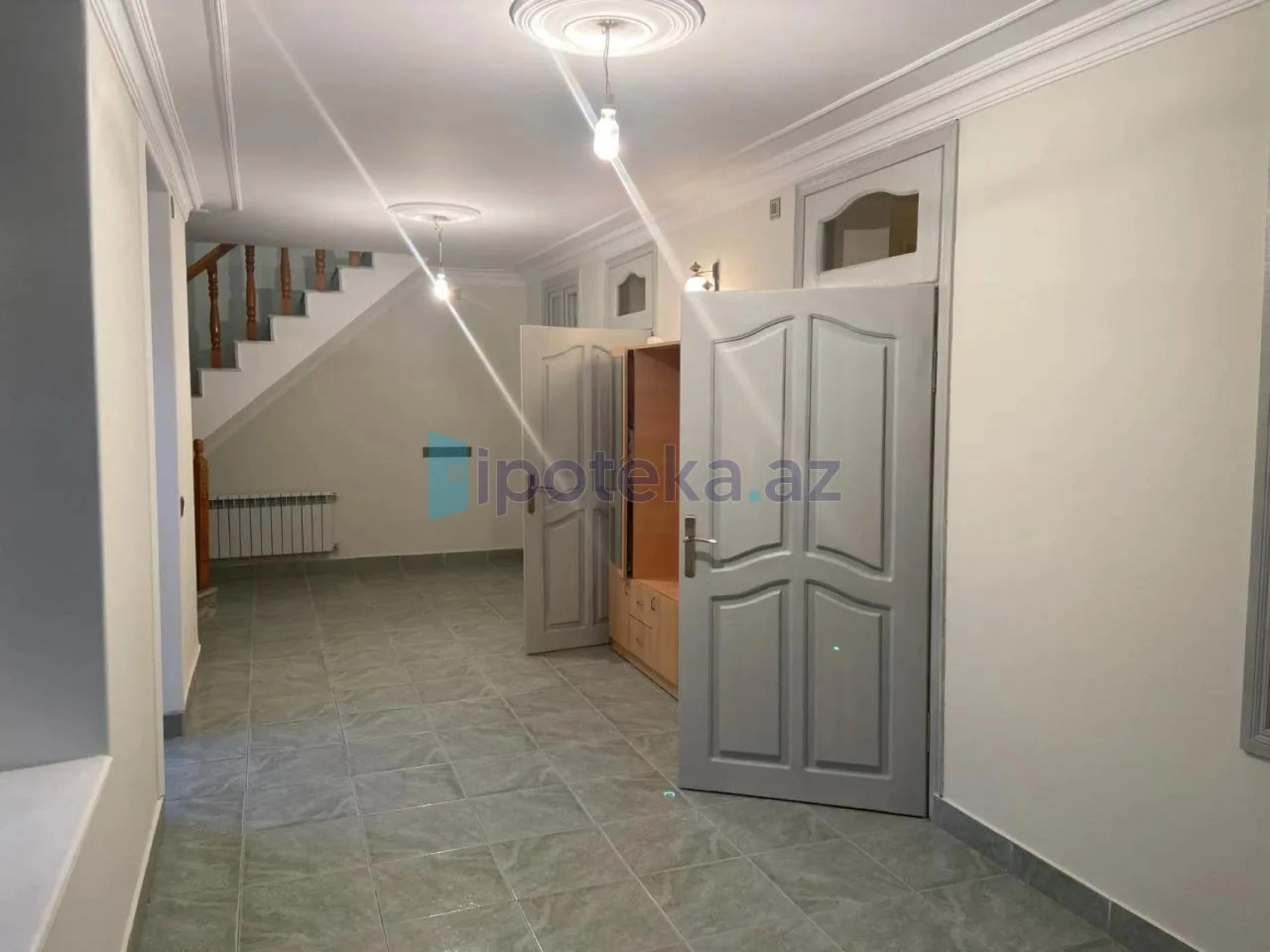 Satılır 4 otaqlı mənzil 160 m²