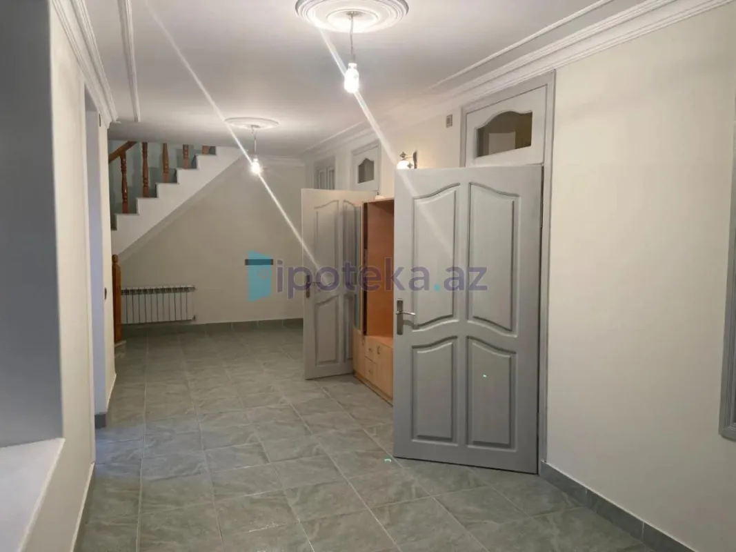 Satılır 4 otaqlı mənzil 160 m²