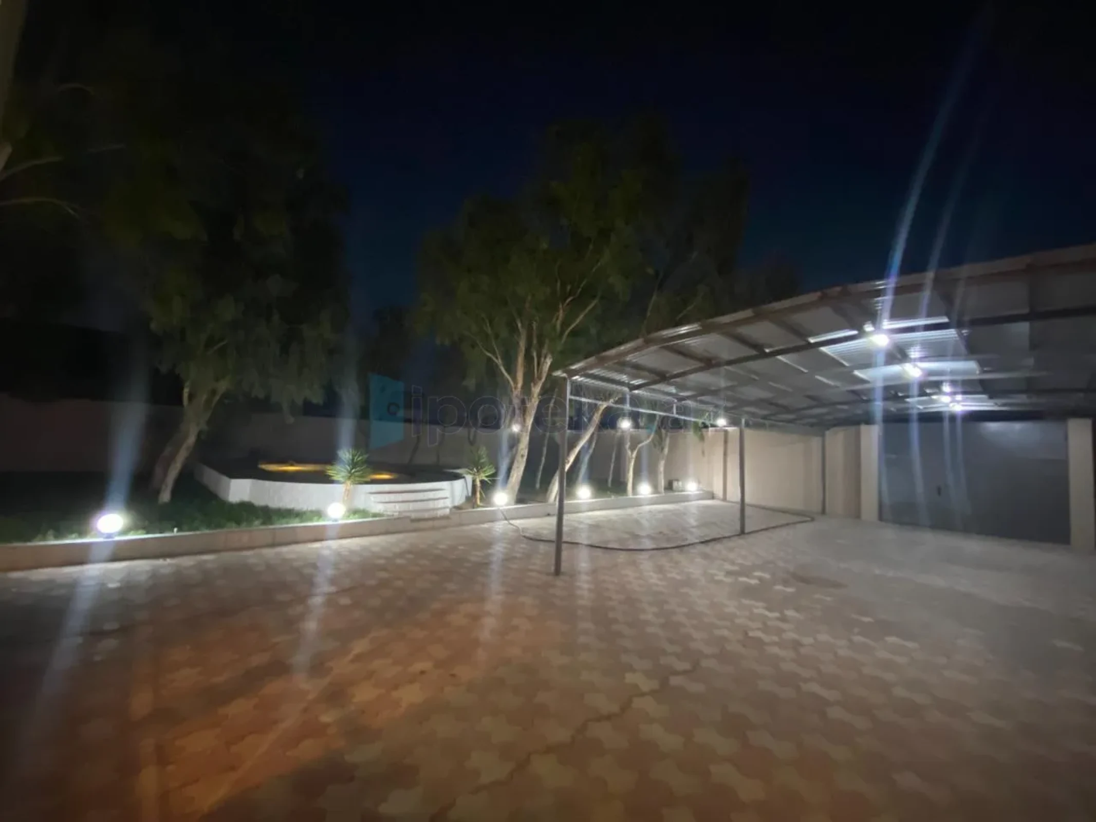 Satılır 4 otaqlı mənzil 160 m²