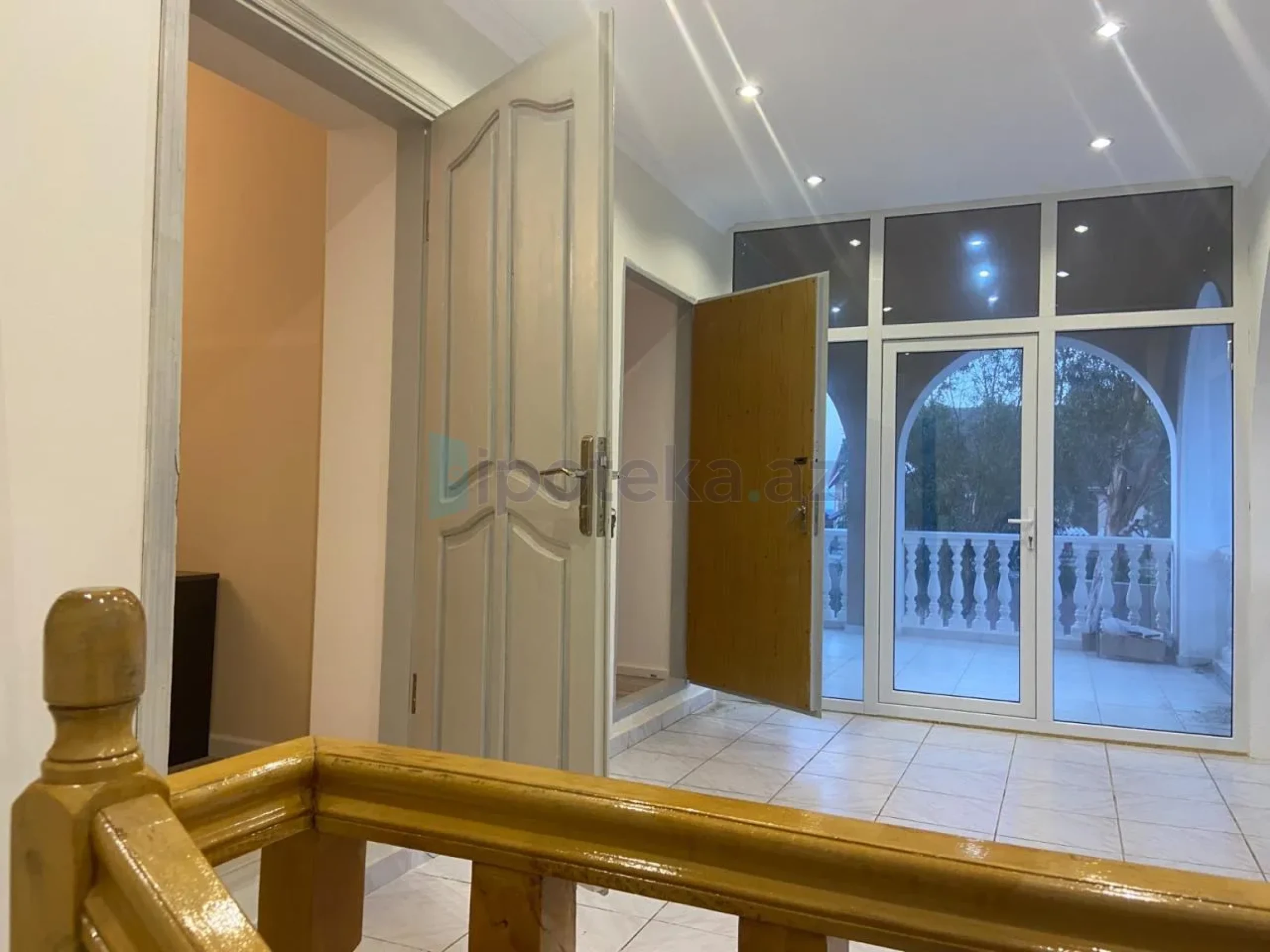Satılır 4 otaqlı mənzil 160 m²