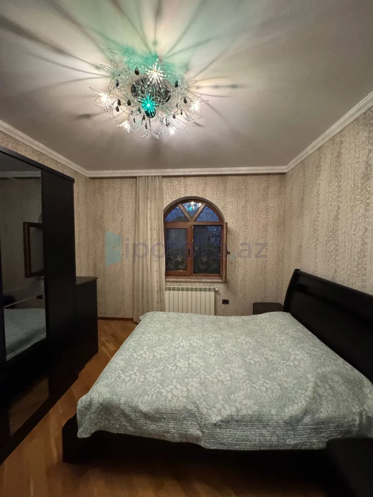Satılır 6 otaqlı həyət evi 250 m²