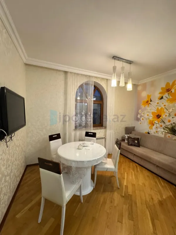 Satılır 6 otaqlı həyət evi 250 m²