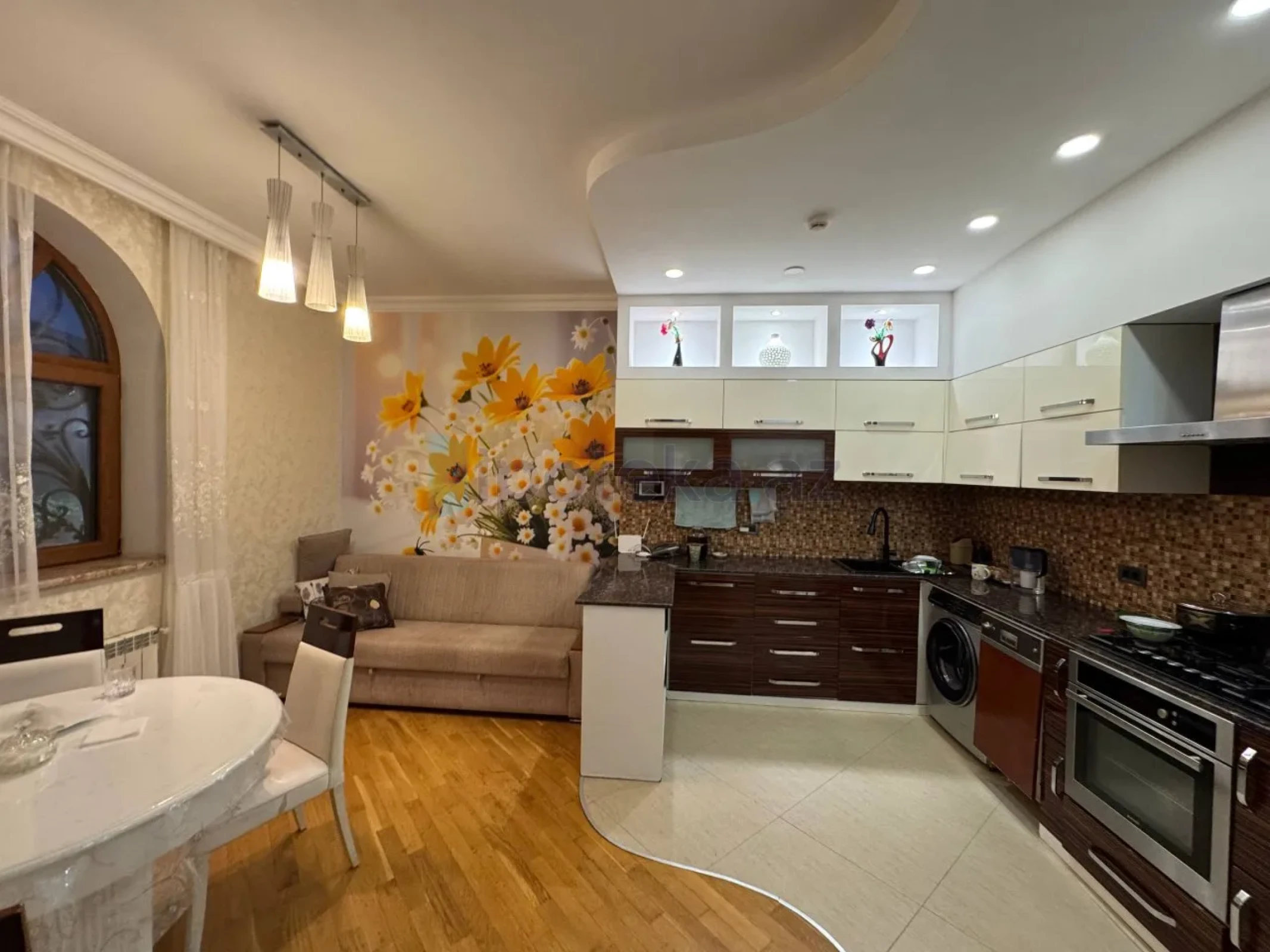 Satılır 6 otaqlı həyət evi 250 m²