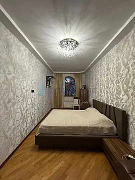 Satılır 6 otaqlı həyət evi 250 m²