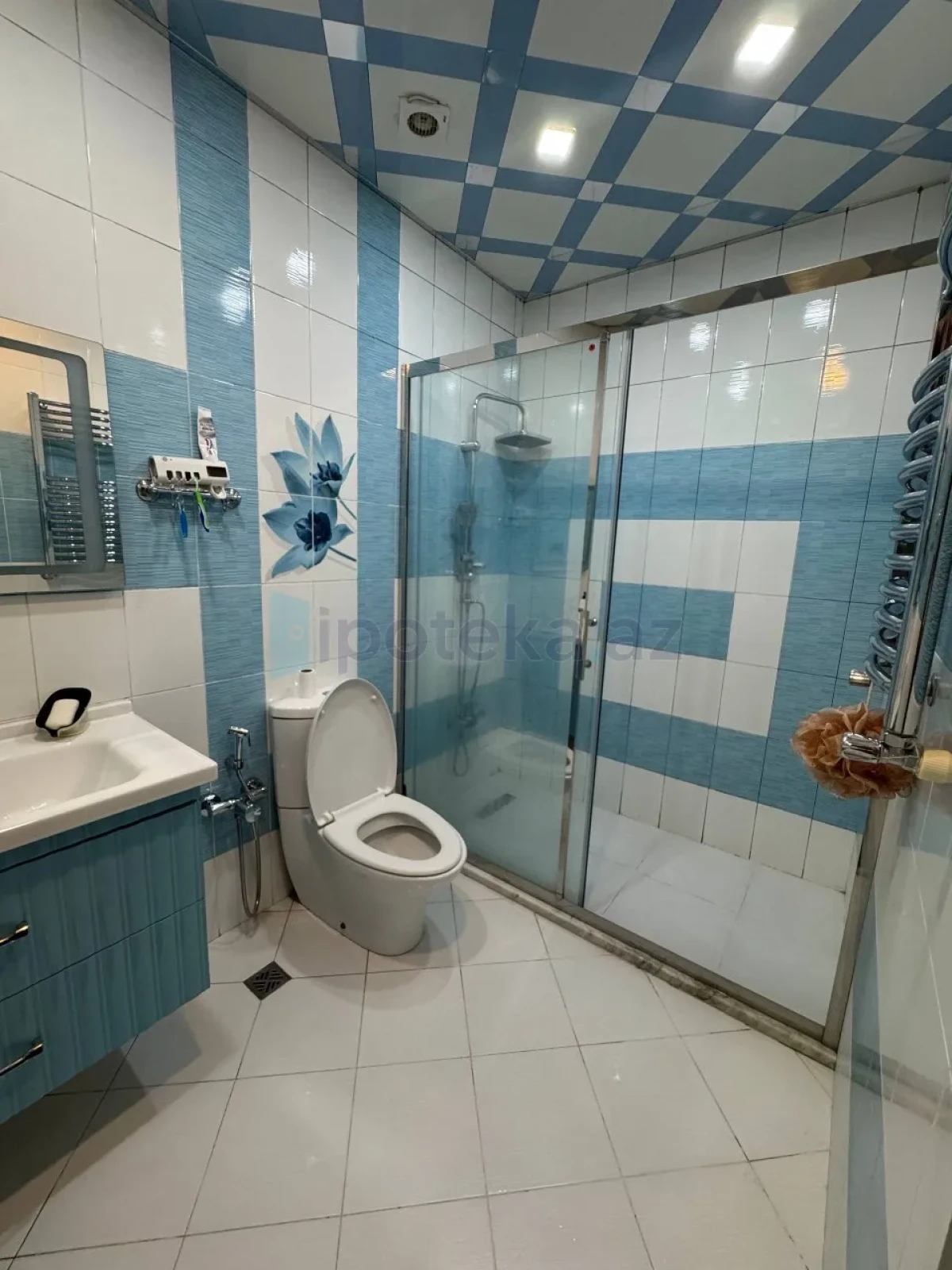 Satılır 6 otaqlı həyət evi 250 m²