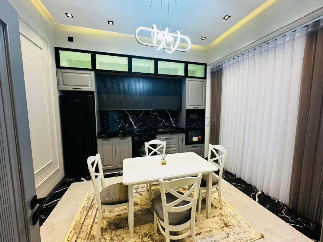 Satılır 4 otaqlı mənzil 180 m²