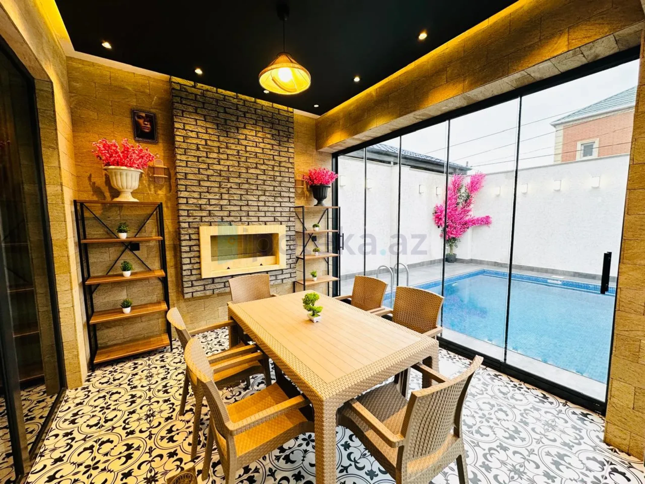 Satılır 4 otaqlı mənzil 180 m²