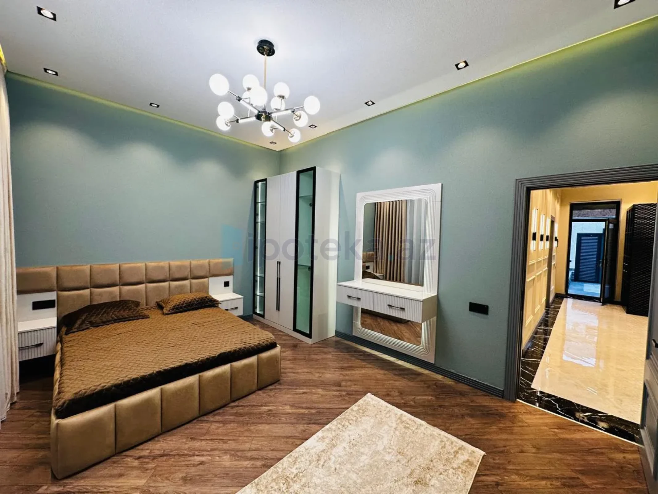 Satılır 4 otaqlı mənzil 180 m²