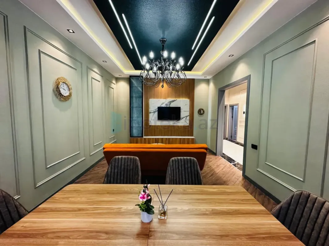 Satılır 4 otaqlı mənzil 180 m²