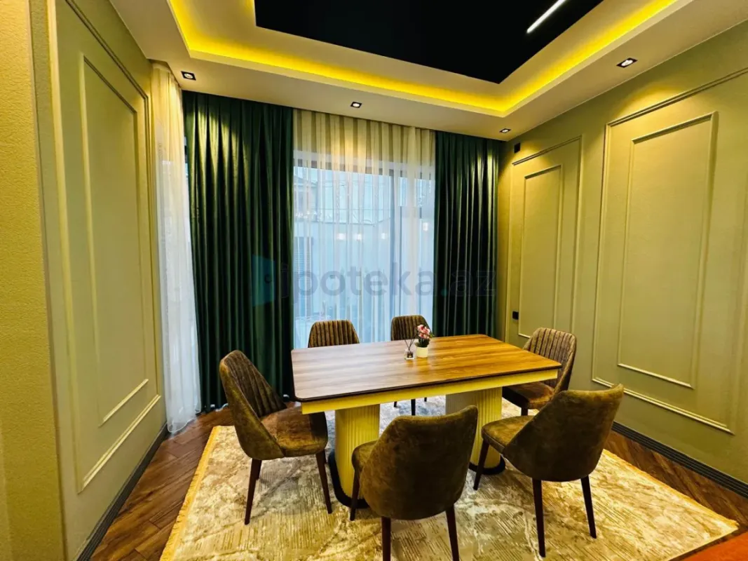 Satılır 4 otaqlı mənzil 180 m²