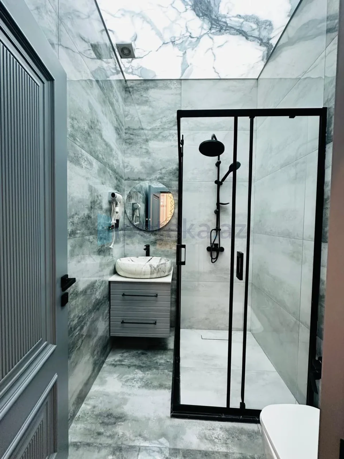 Satılır 4 otaqlı mənzil 180 m²