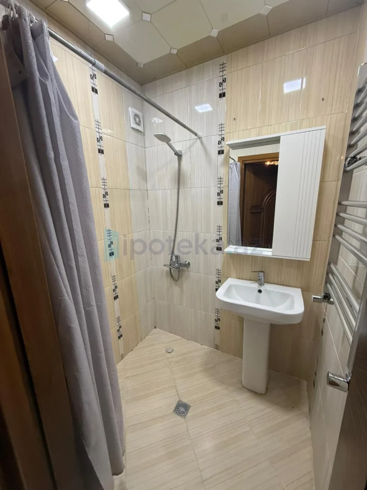 Satılır 3 otaqlı yeni tikili 75 m²