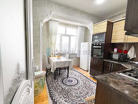 Satılır 3 otaqlı köhnə tikili 85 m²