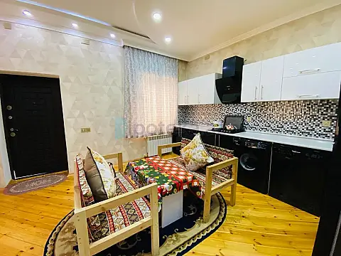 Satılır 5 otaqlı mənzil 250 m²