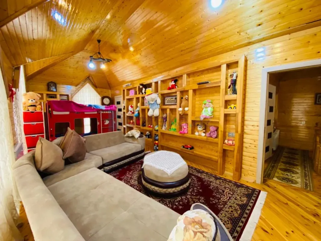 Satılır 5 otaqlı mənzil 250 m²