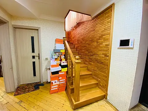 Satılır 5 otaqlı mənzil 250 m²