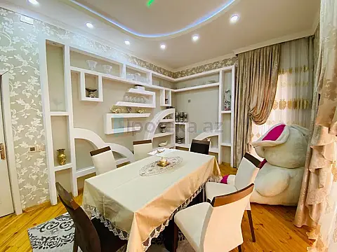 Satılır 5 otaqlı mənzil 250 m²