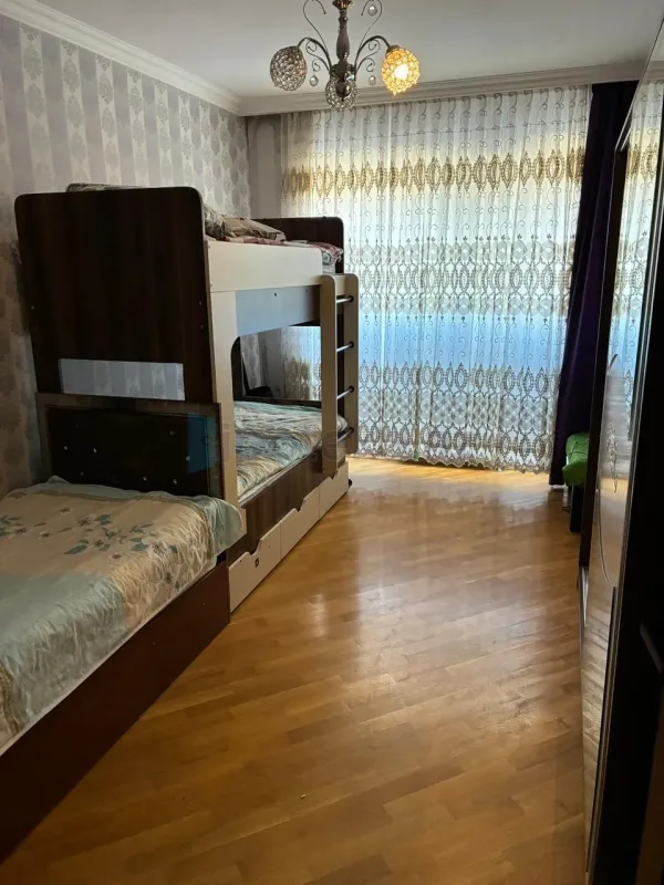 Satılır 3 otaqlı köhnə tikili 85 m²