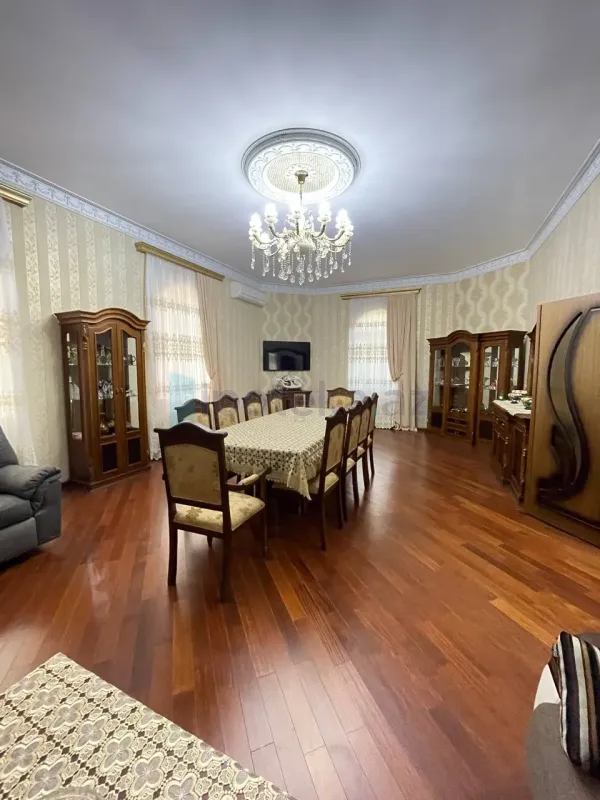 Satılır 5 otaqlı mənzil 460 m²