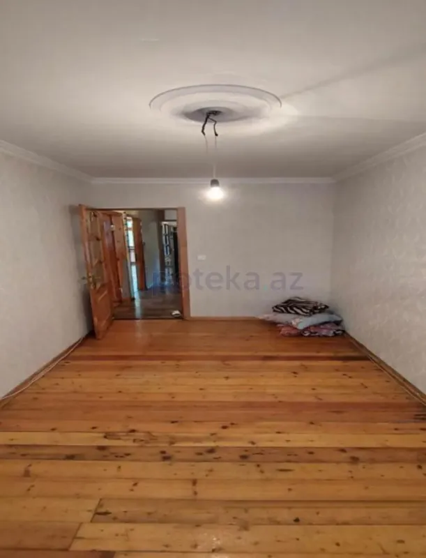 Satılır 3 otaqlı köhnə tikili 70 m²
